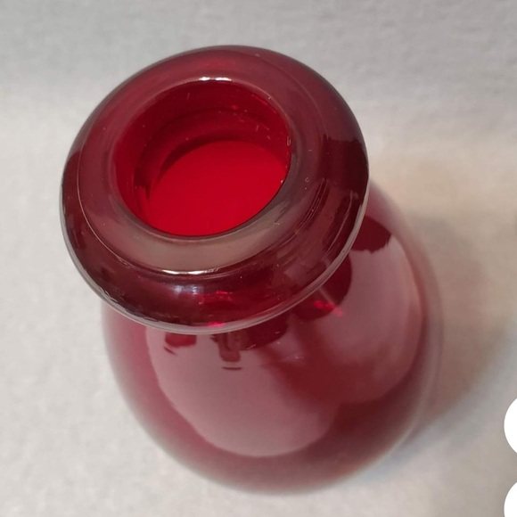 Gorgeous Vintage Ruby Red Glass BlownVases (Set of 2).Measurements in pictures. - Picture 4 of 13